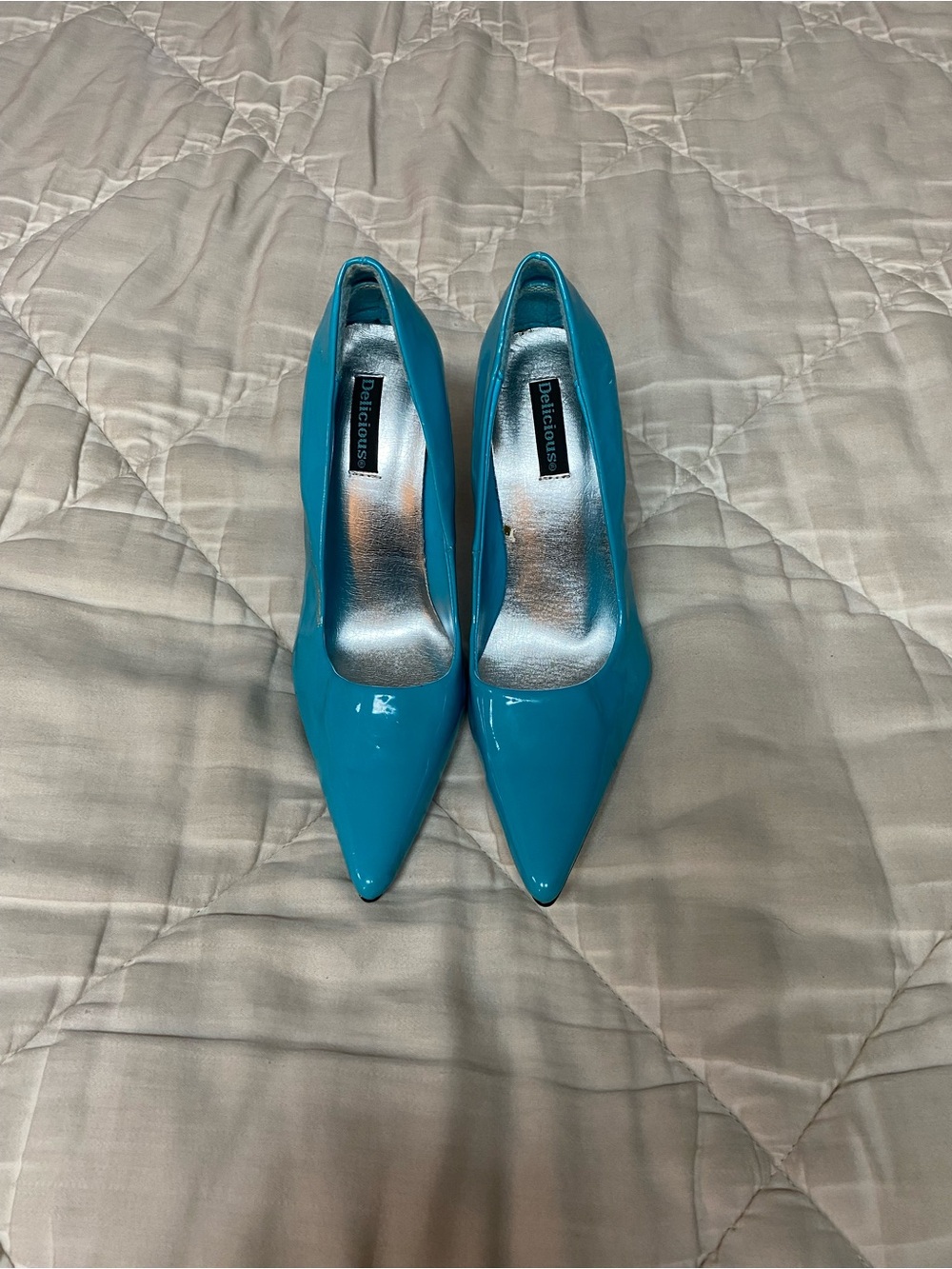 Brand New - Delicious Bright Turquoise Patent Pointed Pumps